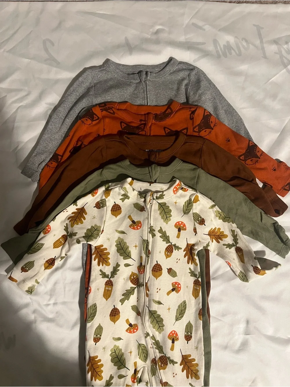 Set of Five Old Navy Baby Neutral and Printed Zip Up Footies Size 3-6 Months